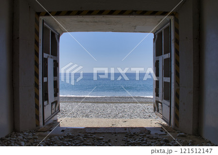 【神奈川県】御幸の浜・海へと続くトンネル 121512147