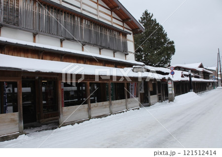 冬のこみせ通りの風景_青森県 121512414