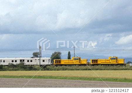 実りの時期稚内を目指すロイヤル・エクスプレス北海道　THE ROYAL EXPRESS 121512417