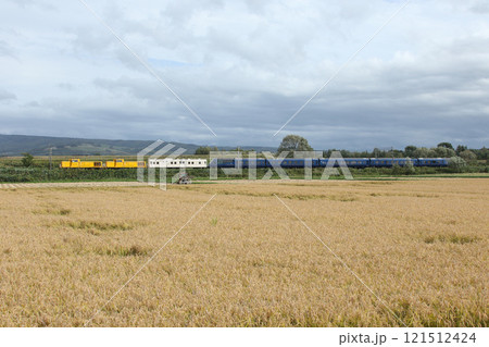実りの時期稚内を目指すロイヤル・エクスプレス北海道　THE ROYAL EXPRESS 121512424