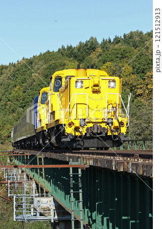 最北都市稚内を後に旭川を目指すロイヤル・エクスプレス北海道　THE ROYAL EXPRESS 121512913