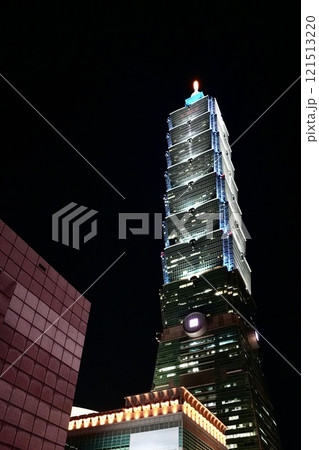 夜景・台北101（台湾・台北市信義区） 121513220