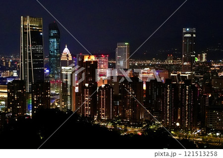 都市の風景・夜景「象山から台北市街地を臨む」 都市の風景・夜景「象山から台北市街地を臨む」 121513258