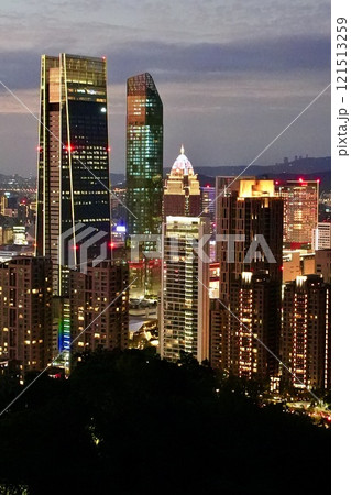 都市の風景・夕景「象山公園から台北市街地を臨む」 都市の風景・夕景「象山公園から台北市街地を臨む」 121513259