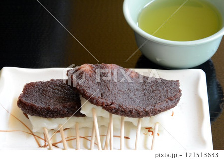 美味しそうな団子と日本茶 美味しそうな団子と日本茶 121513633