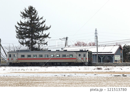 北一已駅に停車中の留萌本線普通列車 深川~石狩沼田 26年3月廃止 北一已駅に停車中の留萌本線普通列車 深川~石狩沼田 26年3月廃止 121513780