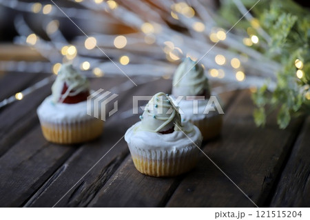 クリスマス用に作った米粉のチョコイチゴカップケーキ 121515204