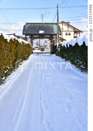 冬の北海道北斗市で大野山廣照寺境内の風景を撮影 冬の北海道北斗市で大野山廣照寺境内の風景を撮影 121515498