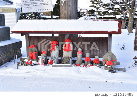 冬の北海道北斗市で大野山廣照寺境内の風景を撮影 冬の北海道北斗市で大野山廣照寺境内の風景を撮影 121515499