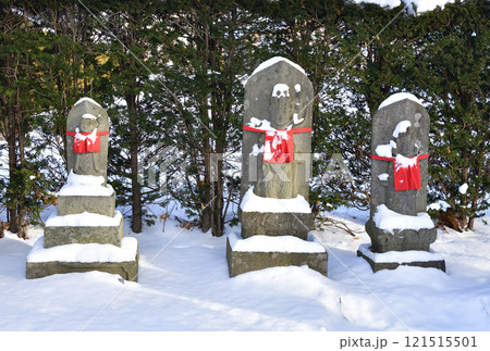 冬の北海道北斗市で大野山廣照寺境内の風景を撮影 冬の北海道北斗市で大野山廣照寺境内の風景を撮影 121515501