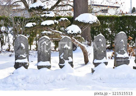 冬の北海道北斗市で大野山廣照寺境内の風景を撮影 冬の北海道北斗市で大野山廣照寺境内の風景を撮影 121515513