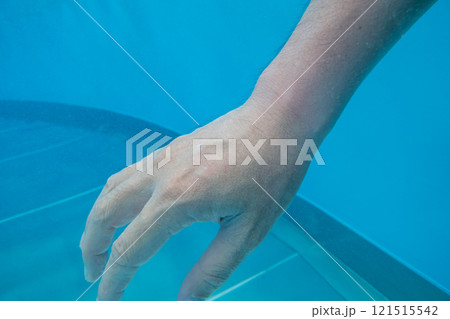 水中の手 121515542