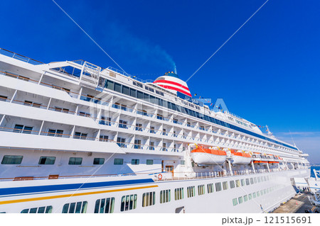 (神奈川県)横浜港大さん橋に係留された、飛鳥II (神奈川県)横浜港大さん橋に係留された、飛鳥II 121515691