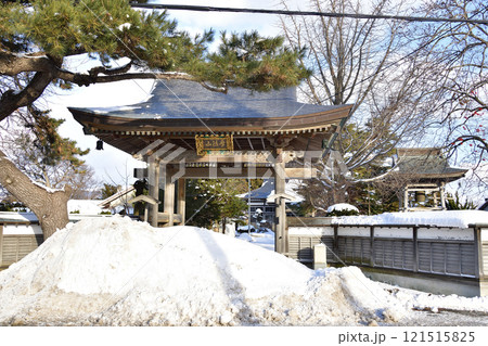 冬の北海道北斗市で厚徳山大郷寺境内の風景を撮影 冬の北海道北斗市で厚徳山大郷寺境内の風景を撮影 121515825