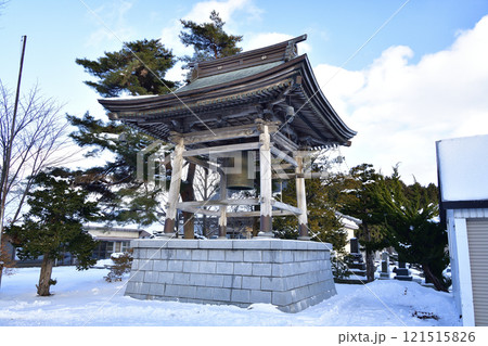 冬の北海道北斗市で厚徳山大郷寺境内の風景を撮影 冬の北海道北斗市で厚徳山大郷寺境内の風景を撮影 121515826