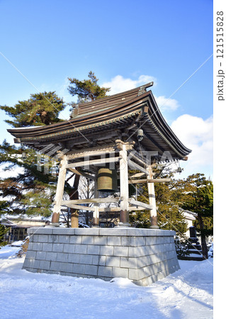 冬の北海道北斗市で厚徳山大郷寺境内の風景を撮影 冬の北海道北斗市で厚徳山大郷寺境内の風景を撮影 121515828
