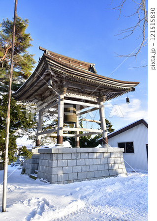冬の北海道北斗市で厚徳山大郷寺境内の風景を撮影 冬の北海道北斗市で厚徳山大郷寺境内の風景を撮影 121515830