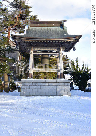 冬の北海道北斗市で厚徳山大郷寺境内の風景を撮影 冬の北海道北斗市で厚徳山大郷寺境内の風景を撮影 121515834