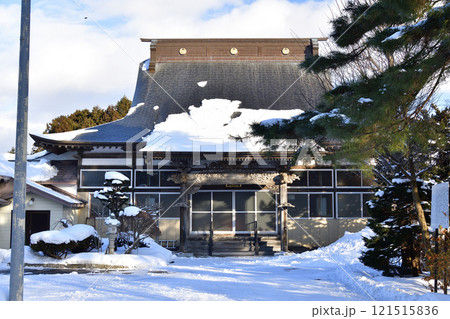 冬の北海道北斗市で厚徳山大郷寺境内の風景を撮影 121515836