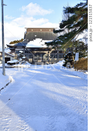冬の北海道北斗市で厚徳山大郷寺境内の風景を撮影 冬の北海道北斗市で厚徳山大郷寺境内の風景を撮影 121515837