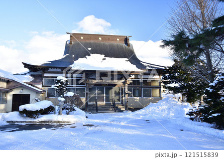 冬の北海道北斗市で厚徳山大郷寺境内の風景を撮影 121515839