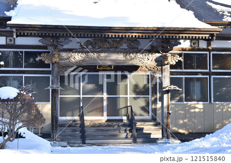 冬の北海道北斗市で厚徳山大郷寺境内の風景を撮影 121515840