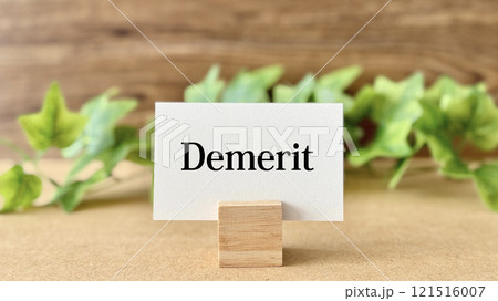 Demeritの文字入りカードとツタ_茶色板背景 121516007