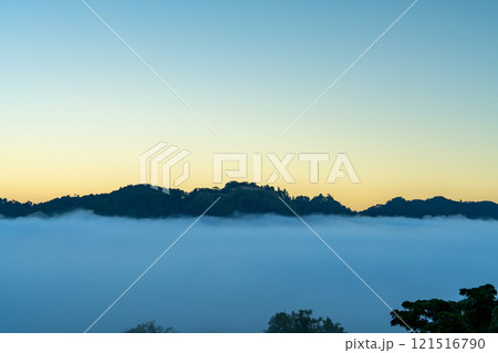 【日本100名城】秋の雲海に浮かぶ津和野城跡1 島根県鹿足郡津和野町 【日本100名城】秋の雲海に浮かぶ津和野城跡1 島根県鹿足郡津和野町 121516790