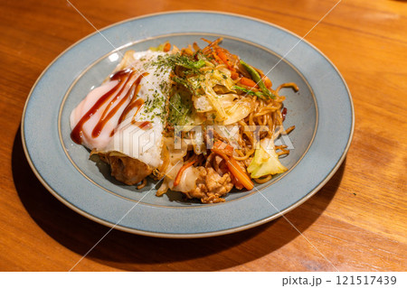 目玉焼きを乗せた焼きそば 目玉焼きを乗せた焼きそば 121517439