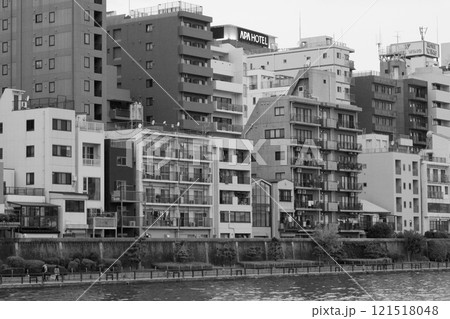 水上バスから隅田川沿いの風景 121518048