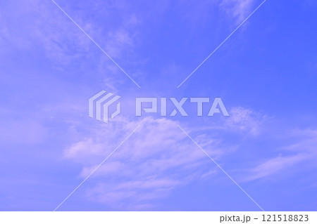 雲のある青空(背景素材) 雲のある青空(背景素材) 121518823