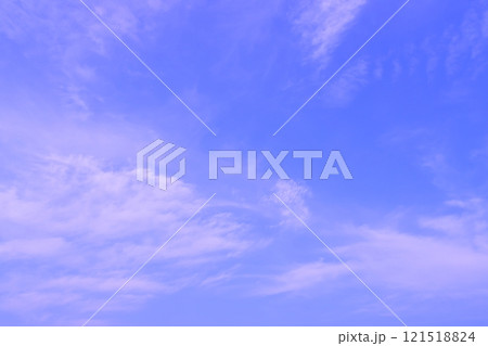 雲のある青空(背景素材) 雲のある青空(背景素材) 121518824