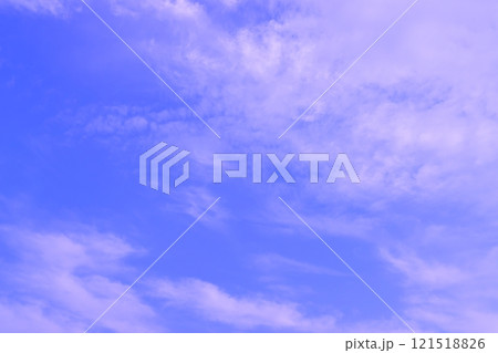 雲のある青空(背景素材) 雲のある青空(背景素材) 121518826