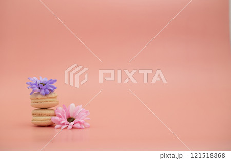 Round beautiful sweets macaroni with flowers on a pink background. Still life with macaroni cakes and different flower. Copy space. Banner Round beautiful sweets macaroni with flowers on a pink background. Still life with macaroni cakes and different flower. Copy space. Banner 121518868