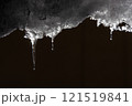 寒い冬の雪のつらら氷柱 121519841