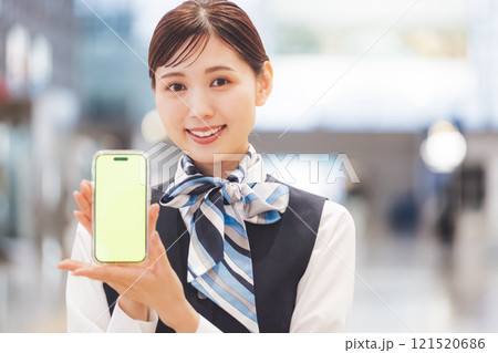 スマホで案内するキャビンアテンダントのイメージ 121520686
