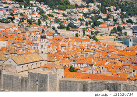 城壁から眺めるドゥブロブニクのとても美しい風景 121520734