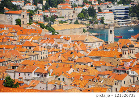城壁から眺めるドゥブロブニクのとても美しい風景 121520735