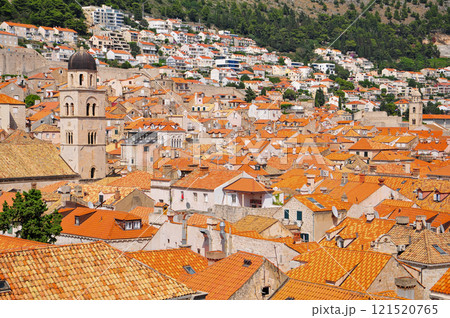 城壁から眺めるドゥブロブニクのとても美しい風景 121520765