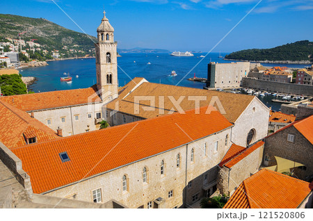 城壁から眺めるドゥブロブニクのとても美しい風景 121520806