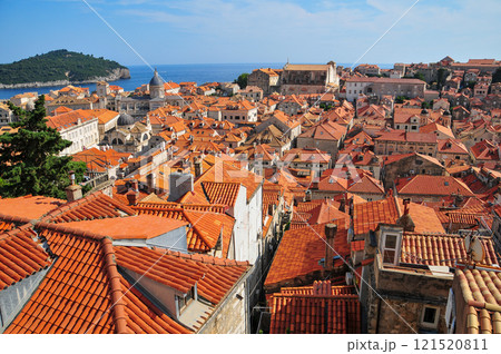 城壁から眺めるドゥブロブニクのとても美しい風景 城壁から眺めるドゥブロブニクのとても美しい風景 121520811