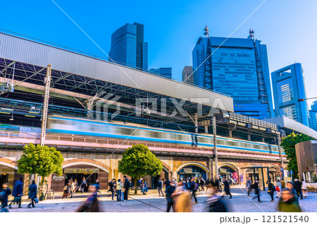 日本の東京都市景観 年の瀬。新橋駅 日比谷口などを望む＝12月26日 121521540