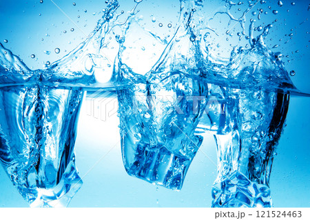 氷　水　スプラッシュ　水しぶき 121524463
