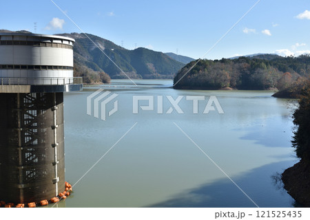 日吉ダムのダム湖　天若湖(京都府南丹市) 121525435