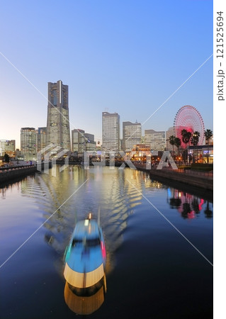 《神奈川県》横浜みなとみらい・全館ライトアップ夜景 121525694