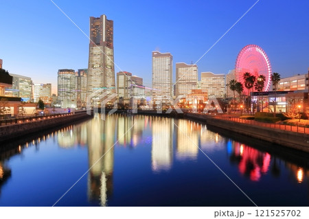 《神奈川県》横浜みなとみらい・全館ライトアップ夜景 《神奈川県》横浜みなとみらい・全館ライトアップ夜景 121525702