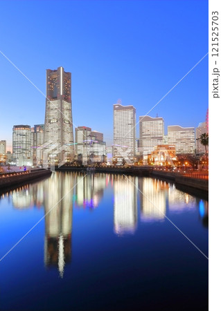 《神奈川県》横浜みなとみらい・全館ライトアップ夜景 121525703