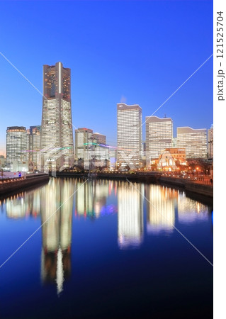 《神奈川県》横浜みなとみらい・全館ライトアップ夜景 《神奈川県》横浜みなとみらい・全館ライトアップ夜景 121525704