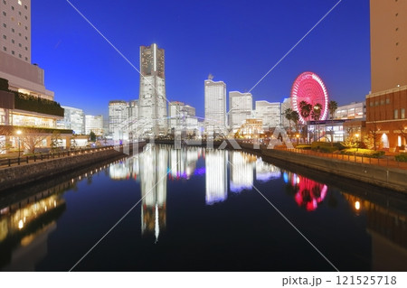 《神奈川県》横浜みなとみらい・全館ライトアップ夜景 《神奈川県》横浜みなとみらい・全館ライトアップ夜景 121525718