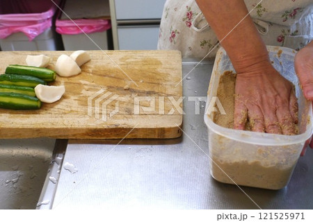 ぬか漬けは美味しいだけじゃない、腸活の強い味方。 ぬか漬けは美味しいだけじゃない、腸活の強い味方。 121525971